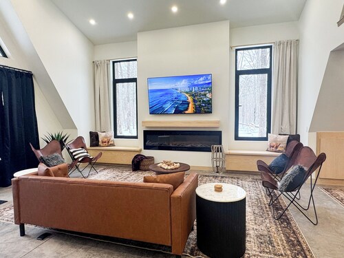 Black peak
Lodge A-frame cabin