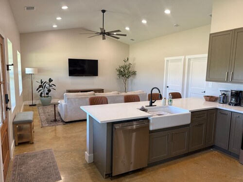 Brand new 3 acre retreat with gated entry - Long Term Only