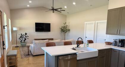 Brand new 3 acre retreat with gated entry - Long Term Only