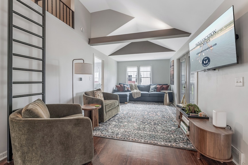 Art Coast Cottage: A Charming 2-bedroom Getaway In Saugatuck For 4 - Saugatuck, MI
