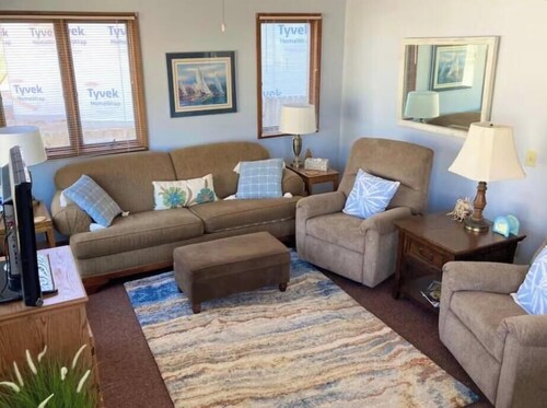 Cozy Keaton Cottage | Steps away from Lake MI