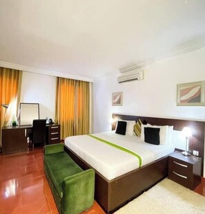 Luxury Suite, Hill View