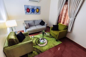 Lyxsvit - utsikt mot bergen | Vardagsrum