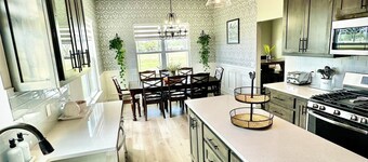 Farm House Acreage POOL&Outdoor Kitchen near OU stadium Norman,OK PET FRIENDLY