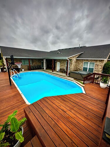 Farm House Acreage POOL&Outdoor Kitchen near OU stadium Norman,OK PET FRIENDLY