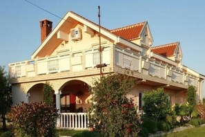 Exterior - Pool Apartment Sea 2, Privlaka, Croatia (Privlaka)
