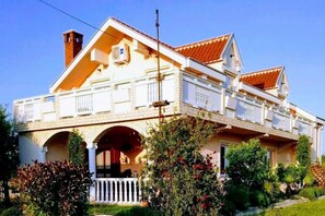 Exterior - Pool Apartment Daisy 4, Privlaka, Croatia (Privlaka)