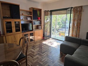 TV - Apartment. 2 bdrm. w / balcony V. Crespo (Villa Crespo)