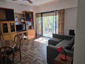 TV - Apartment. 2 bdrm. w / balcony V. Crespo (Villa Crespo)