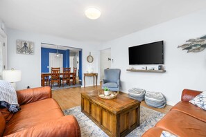 Smart TV, ping pong - Charming Laid-Back Cape Escape (Harwich)