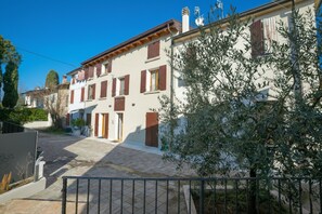 Exterior - Residenza Lugana - Apt 2, Peschiera del Garda, Italy (Peschiera del Garda)