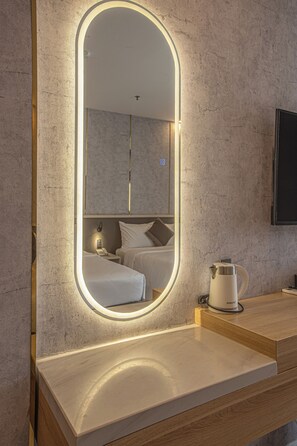 Standard Triple Room | Desk, free WiFi - The Sun Hotel (Cai Khe)