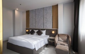 Luxury Room, City View | Desk, free WiFi - The Sun Hotel (Cai Khe)