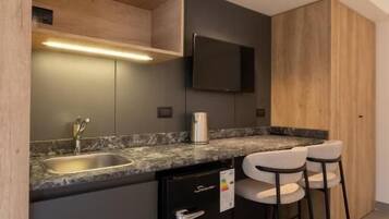 Comfort Quadruple Room, Balcony, City View | Private kitchen