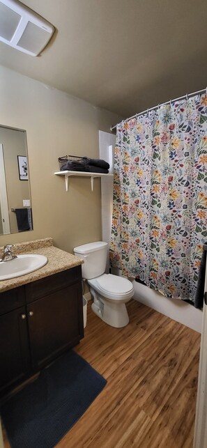 Bathroom - Bonnyville2 bedroom townhome unit, perfect for crews (Bonnyville)
