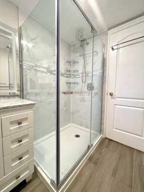 Shower, hair dryer, towels, soap - Refuge from the Hustle and Bustle (Delta)