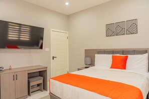 Room - Chic & Vibrant Escape-Cozy Modern Getaway (Cedar Grove)