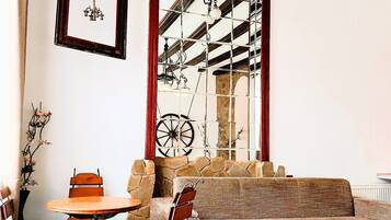 Monolocale familiare, vista città | Area soggiorno