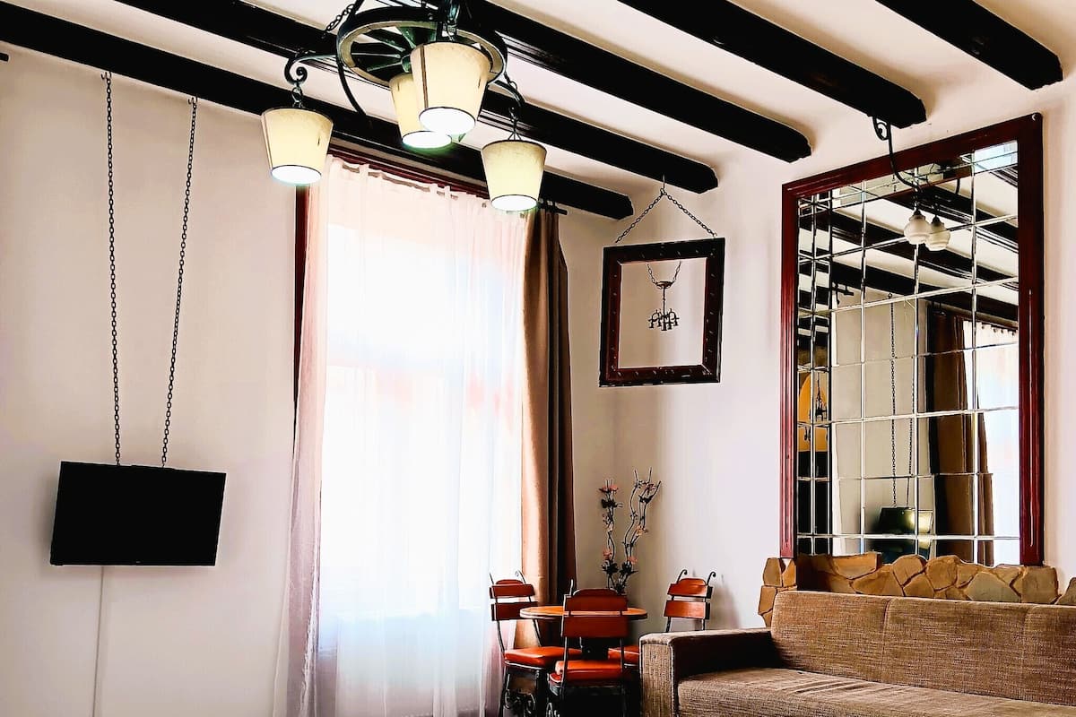 Family Studio, City View