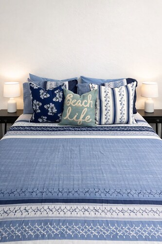 Beautiful Stay Near Downtown in Oleander Sunset.