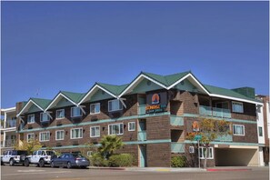 Unclassified image, 4 of 5, button