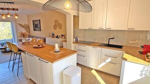 Fridge, microwave, oven, dishwasher - Apartment for 4 people - Air conditioning - Swimming pool  et  tennis in residence - WiFi - Sainte... (STE MAXIME)