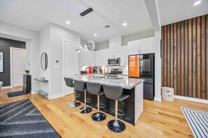 Private kitchen - PATIO ~ TOWNHOME 3B 2.5BA ~ COTTAGE GROVE ~ HTX (Houston)