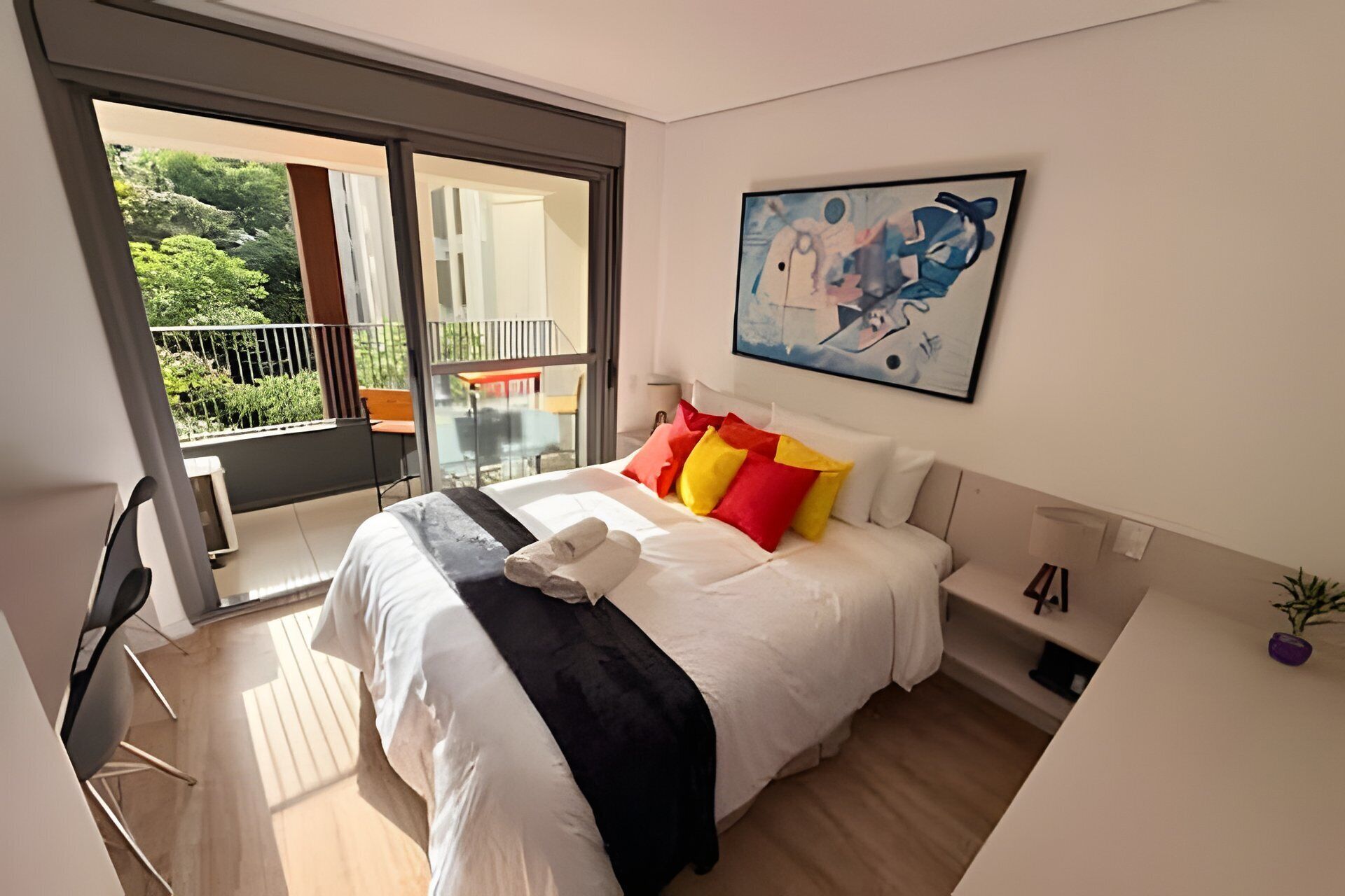Apartamento econômico | Quartos à prova de som, ferros/tábuas de passar roupa, Wi-Fi de cortesia