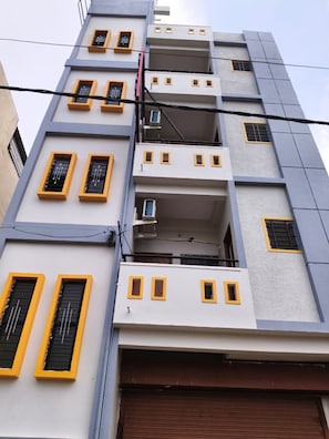 Exterior - Guru Mauli Yatri Nivas (Jaysingpur)