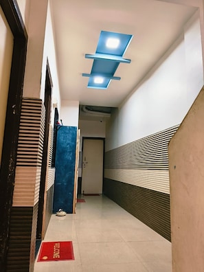 Lobby - Guru Mauli Yatri Nivas (Jaysingpur)