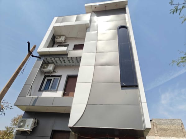 Exterior - Guru Mauli Yatri Nivas (Jaysingpur)