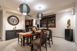 Apartment, 2 Schlafzimmer, Balkon, Gartenblick | Speisen