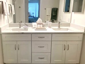 Bathroom - STUNNING 2 BED 2 BATH CONDO IN GOLF AND COUNTRY CLUB (Sarasota)