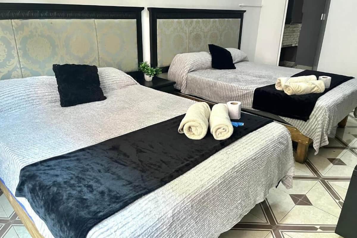 Traditional Quadruple Room, 2 Double Beds, Ensuite | WiFi (free), bed sheets