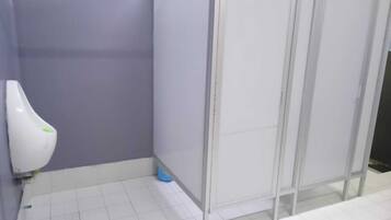 Standard Shared Dormitory | Bathroom