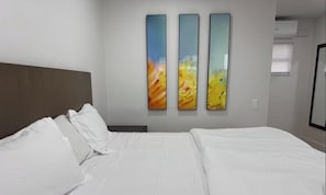 Superior Single Room | Free WiFi, bed sheets - Sunshine Inn (Holiday)