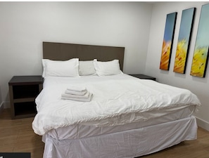 Superior Single Room | Free WiFi, bed sheets - Sunshine Inn (Holiday)
