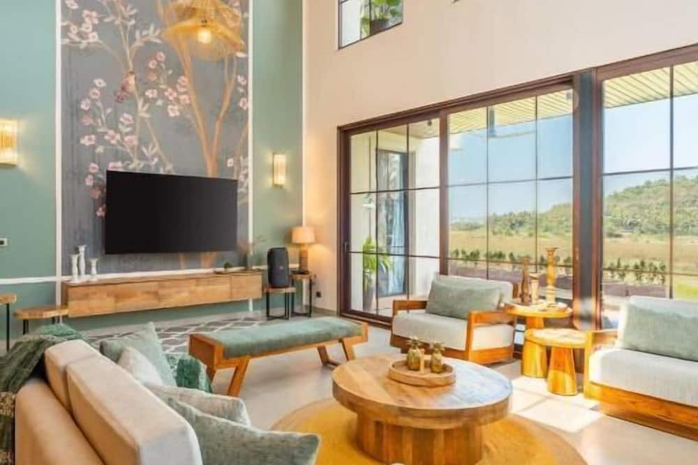 ELIVAAS 4BHK Luxury villa with Pvt Pool, Villa Verde, The Banyan Bliss