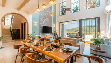 Deluxe Villa | Dining