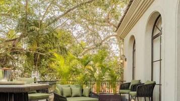 Vila Deluks | Tempat makan outdoor