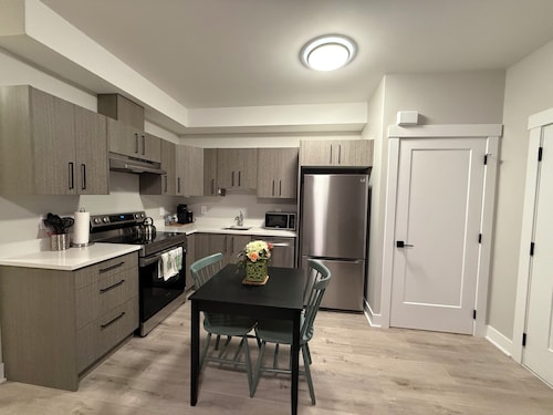 Cozy private suite in Victoria, easily accessible