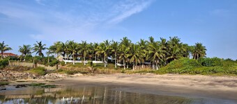 Cozy 1-bedroom house in peaceful Mumford with Sea-view