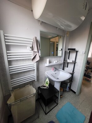 Bathroom - Appart l'olivier, (Tautavel)