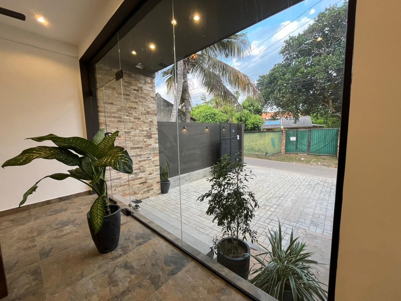 المنشأة من الداخل