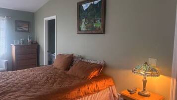 3 habitaciones, tabla de planchar con plancha, wifi y ropa de cama