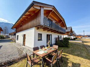 Outdoor dining - Lovely holiday home on park near ski resort (Rattendorf)