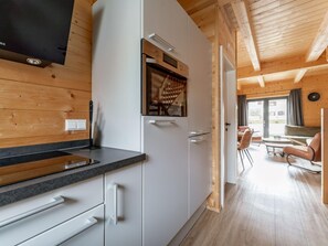 Fridge, oven, stovetop, dishwasher - Lovely holiday home on park near ski resort (Rattendorf)