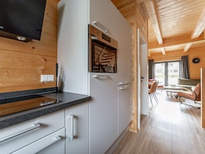 Kühlschrank, Mikrowelle, Herdplatte, Geschirrspüler