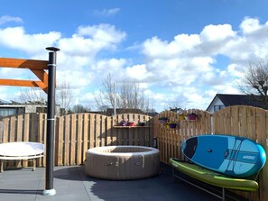 Property grounds - House in Kaag with rooftop terrace and spa bath. (Kaag)