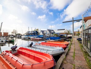 Marina - House in Kaag with rooftop terrace and spa bath. (Kaag)